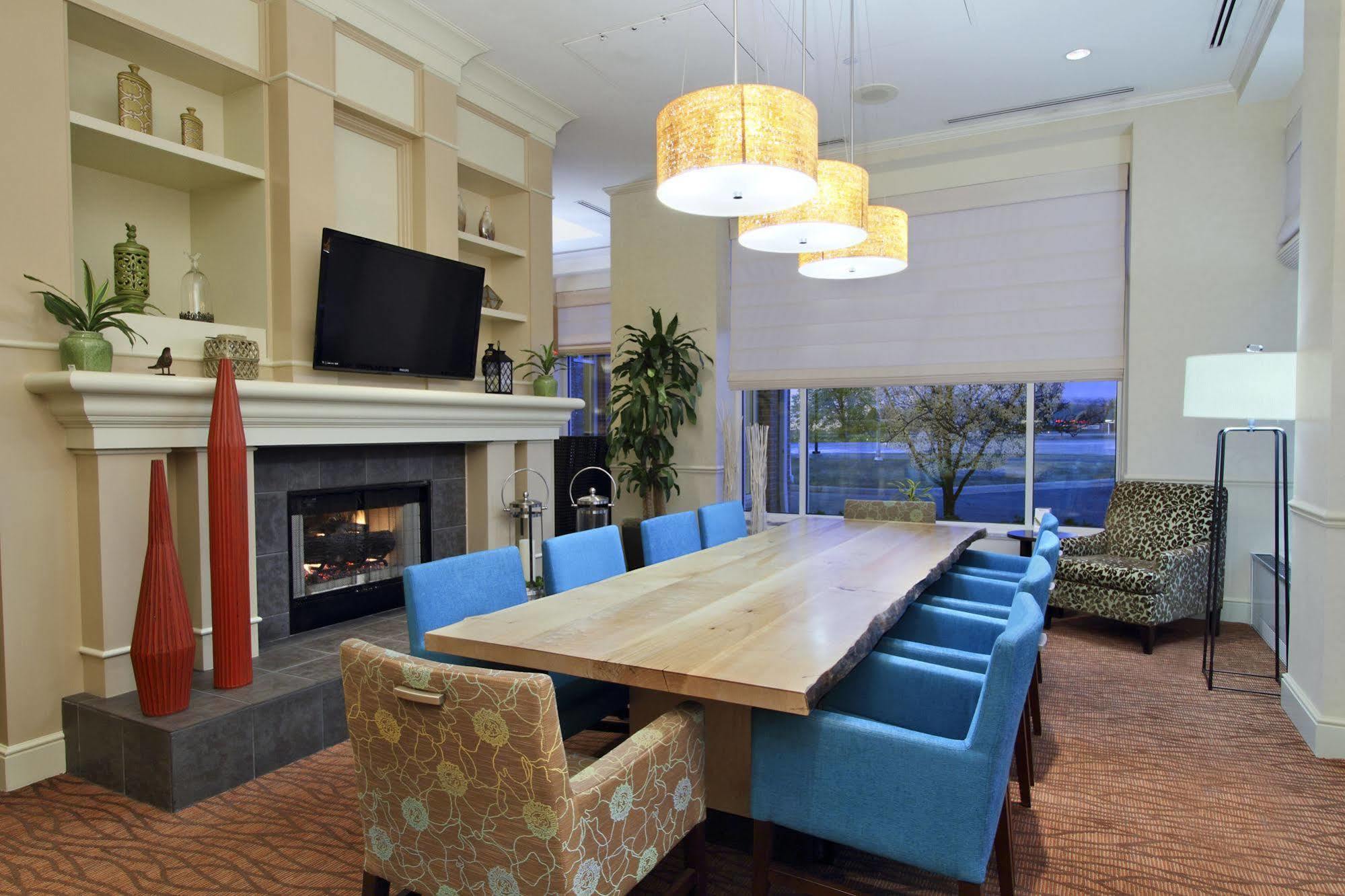 Hilton Garden Inn Saint Charles Εξωτερικό φωτογραφία